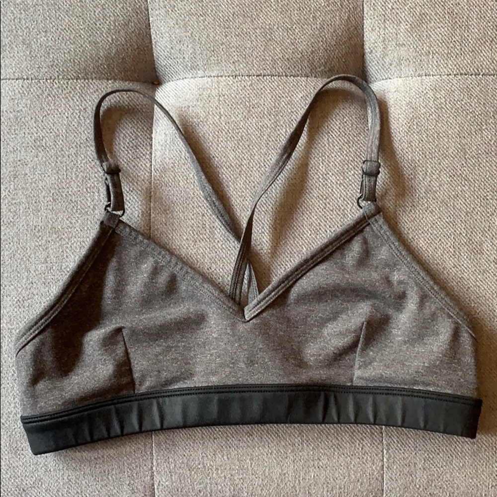 Alo yoga sports bra. Size XS